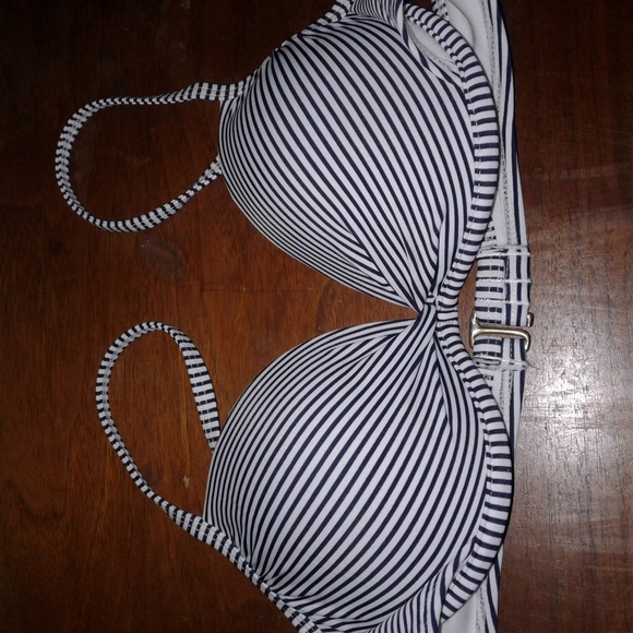 Bikini - Picture 4 of 5